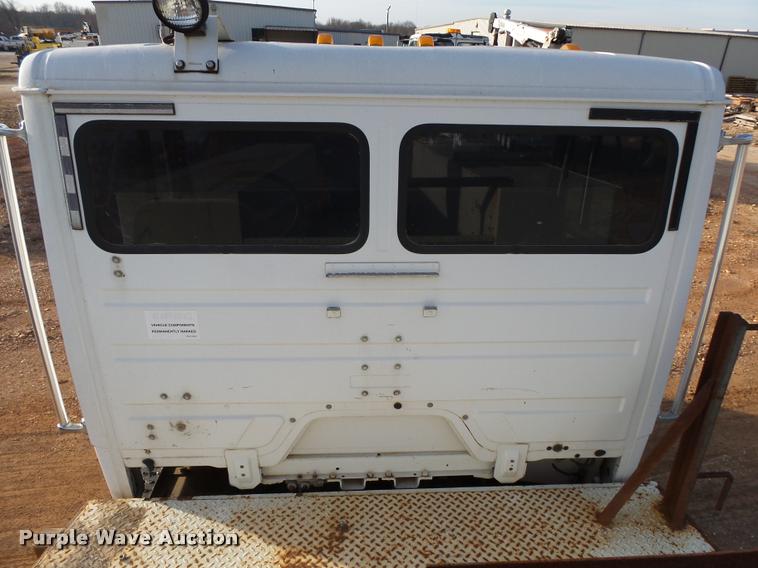 image for item DA2527 1999 Freightliner FL70 service truck with crane