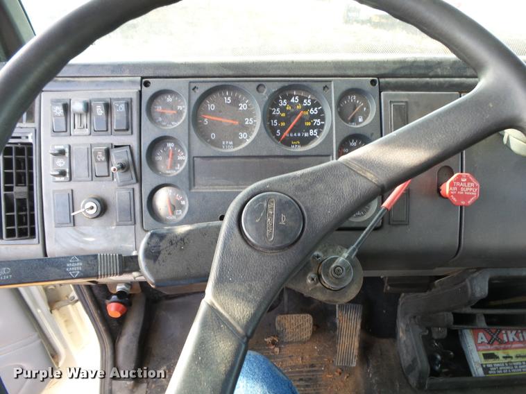 image for item DA2527 1999 Freightliner FL70 service truck with crane