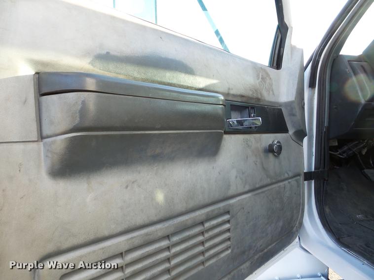 image for item DA7274 1999 GMC C7500 service truck