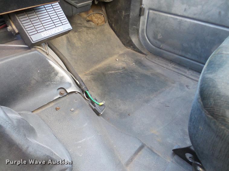 image for item DA7274 1999 GMC C7500 service truck