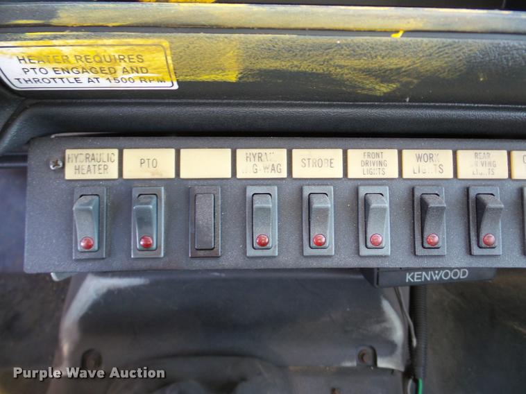 image for item DA7274 1999 GMC C7500 service truck