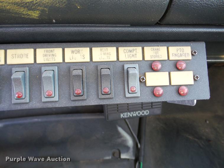 image for item DA7274 1999 GMC C7500 service truck