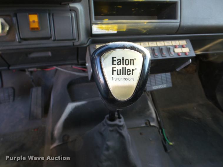 image for item DA7274 1999 GMC C7500 service truck