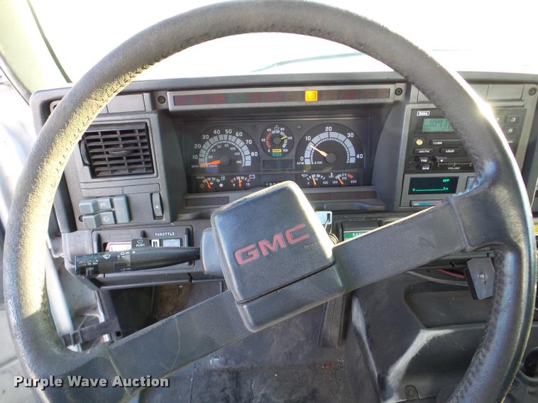 image for item DA7274 1999 GMC C7500 service truck