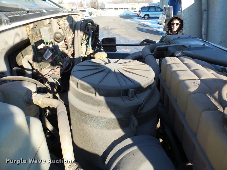 image for item DA7274 1999 GMC C7500 service truck