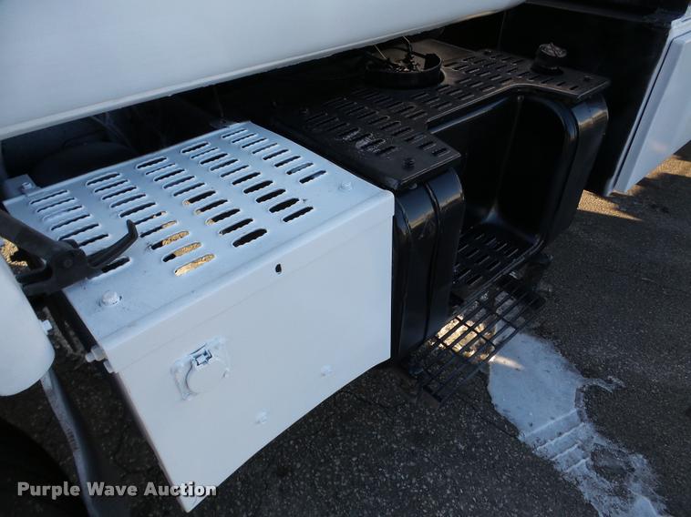 image for item DA7274 1999 GMC C7500 service truck