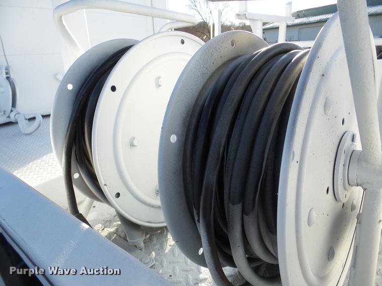 image for item DA7274 1999 GMC C7500 service truck