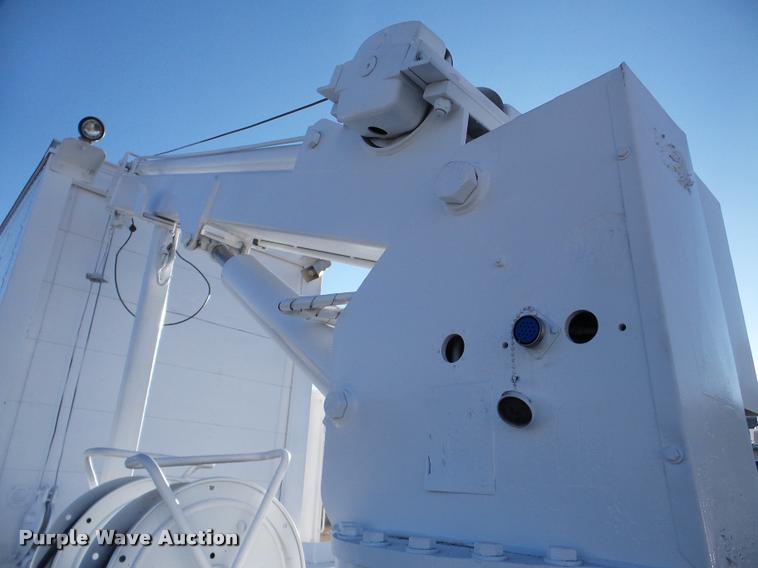 image for item DA7274 1999 GMC C7500 service truck