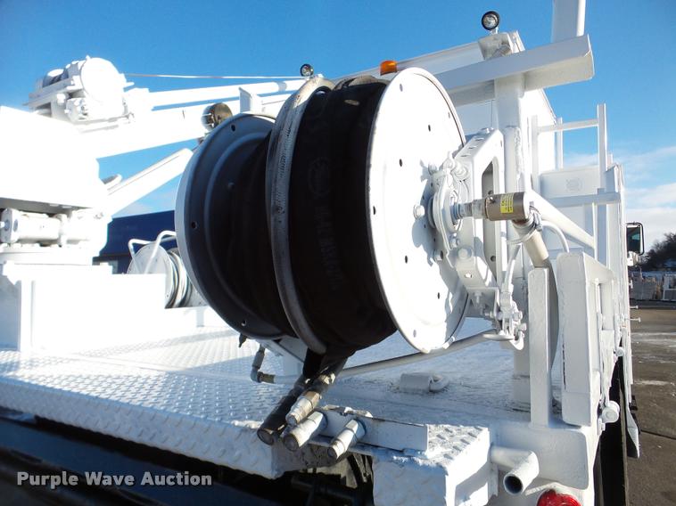 image for item DA7274 1999 GMC C7500 service truck