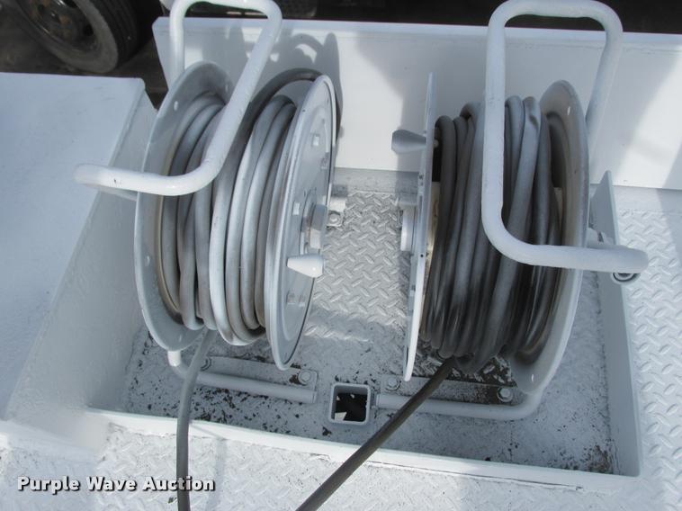 image for item DA7274 1999 GMC C7500 service truck