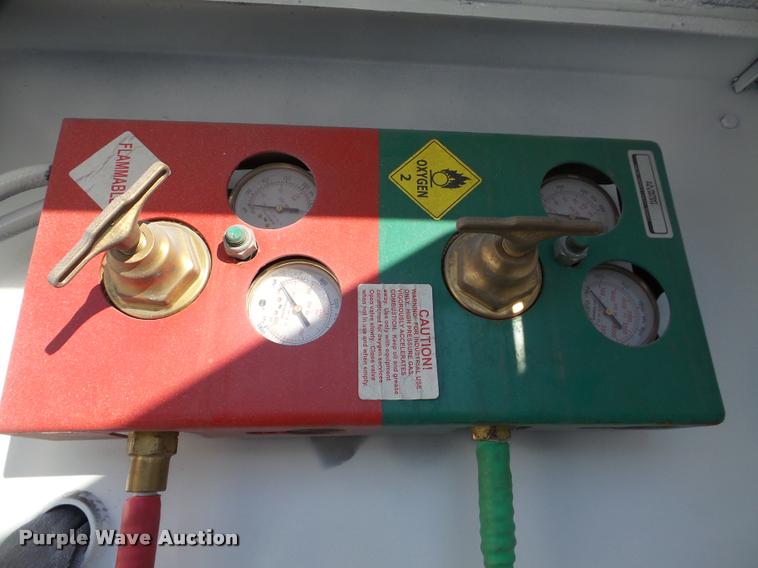 image for item DA7274 1999 GMC C7500 service truck