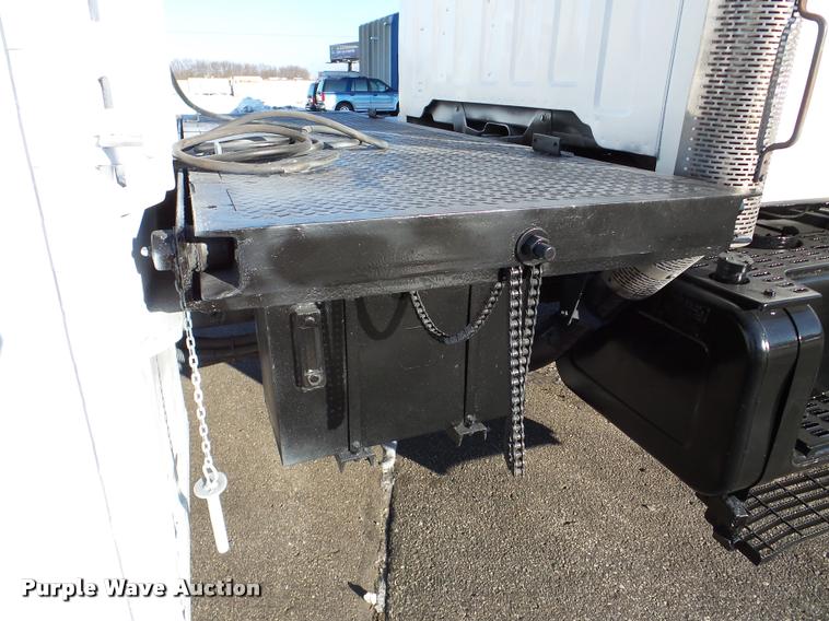 image for item DA7274 1999 GMC C7500 service truck