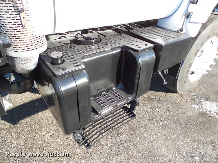 image for item DA7274 1999 GMC C7500 service truck