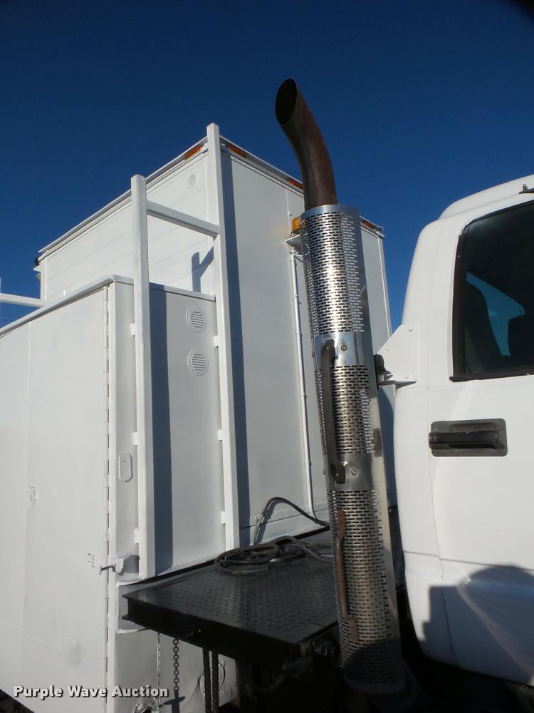 image for item DA7274 1999 GMC C7500 service truck