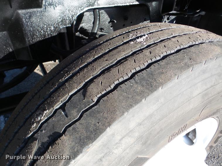 image for item DA7274 1999 GMC C7500 service truck