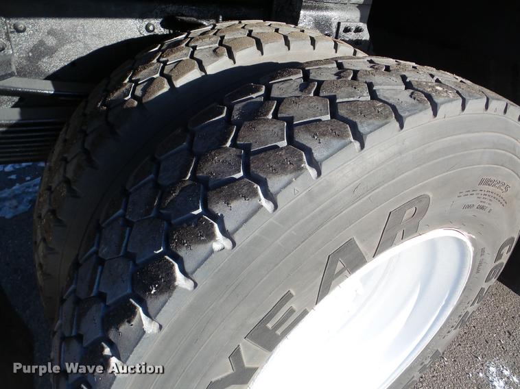 image for item DA7274 1999 GMC C7500 service truck