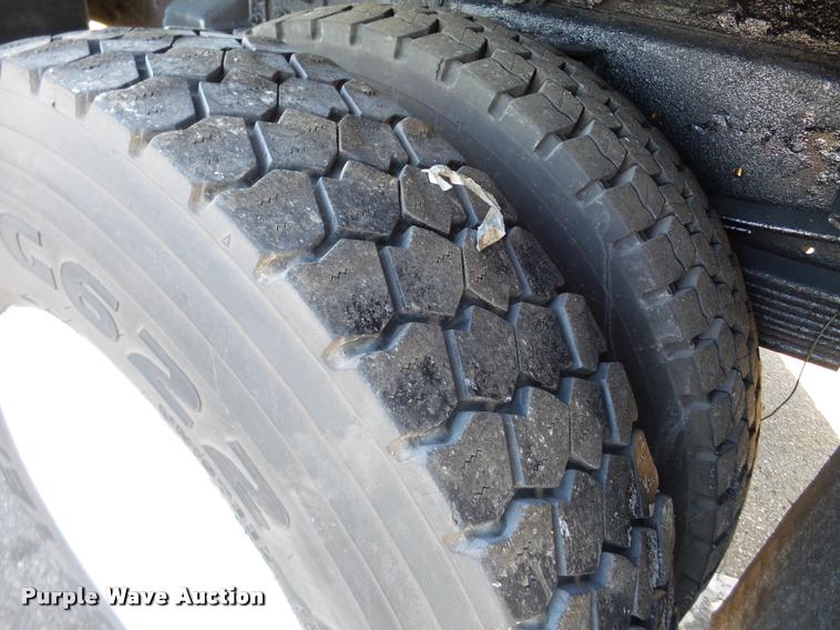 image for item DA7274 1999 GMC C7500 service truck