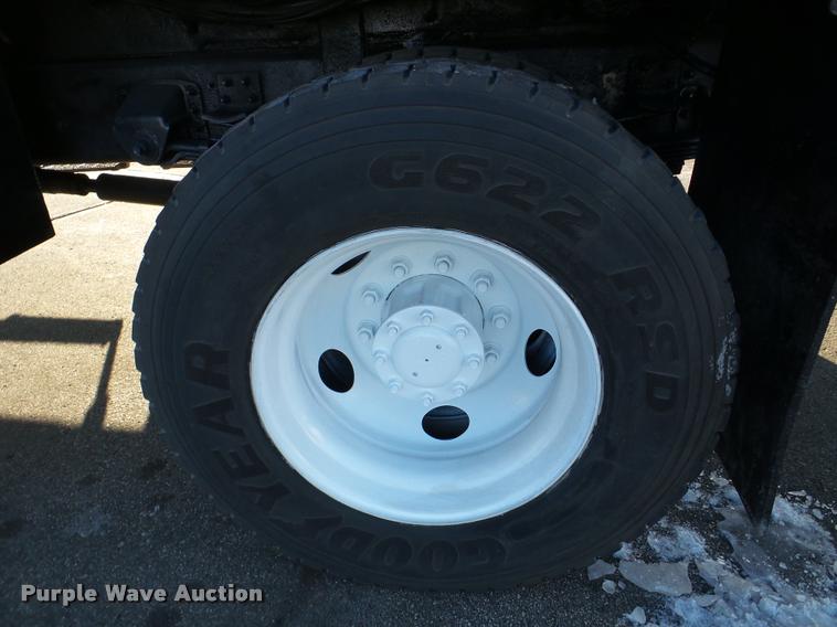 image for item DA7274 1999 GMC C7500 service truck