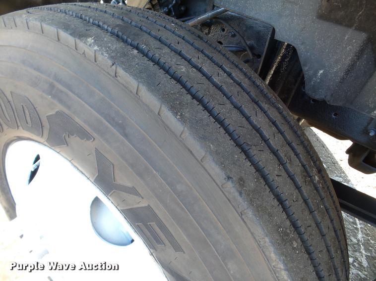 image for item DA7274 1999 GMC C7500 service truck