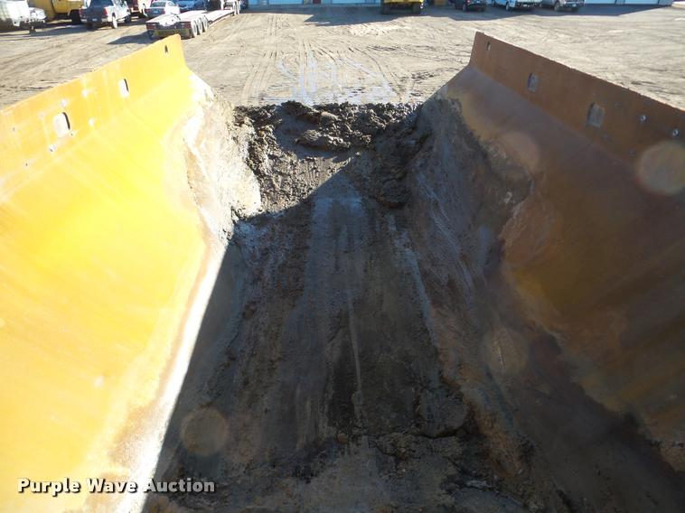 image for item DA7277 1999 Caterpillar D400E II haul truck