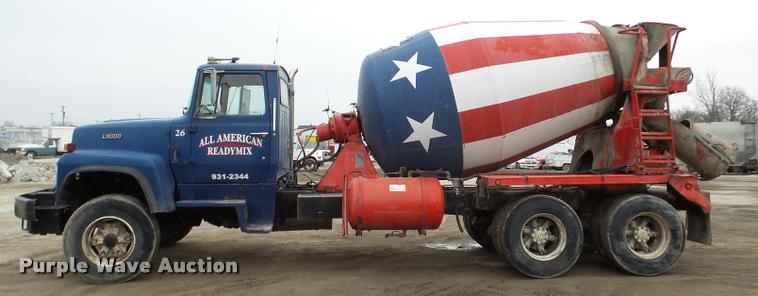 image for item DA7284 1989 Ford L9000 ready mix truck