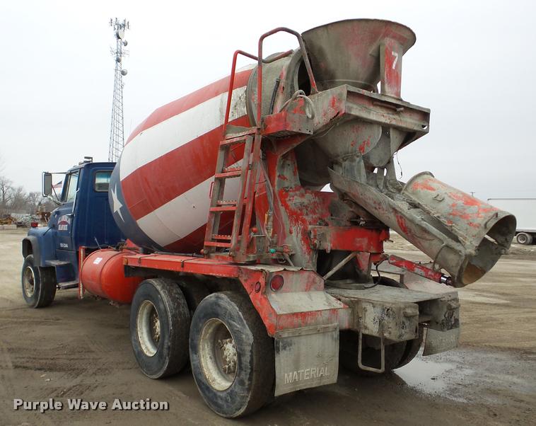 image for item DA7284 1989 Ford L9000 ready mix truck