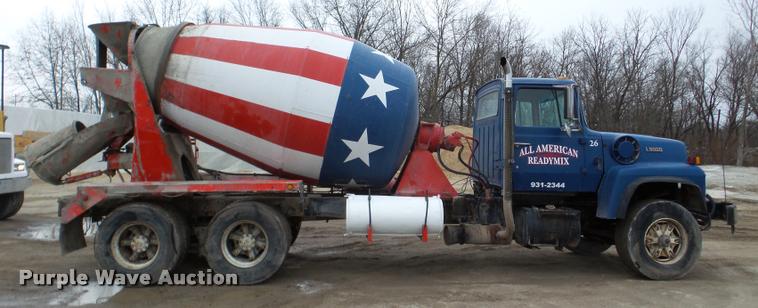 image for item DA7284 1989 Ford L9000 ready mix truck