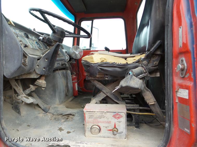 image for item DA7284 1989 Ford L9000 ready mix truck