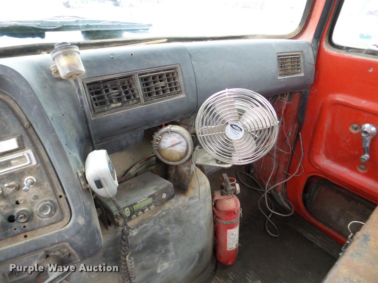 image for item DA7284 1989 Ford L9000 ready mix truck