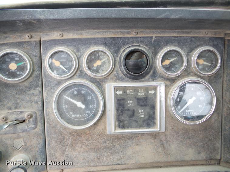 image for item DA7284 1989 Ford L9000 ready mix truck