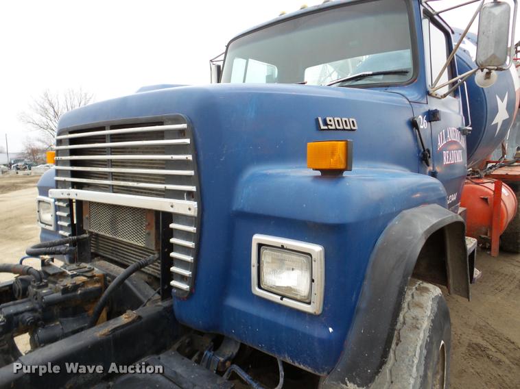 image for item DA7284 1989 Ford L9000 ready mix truck