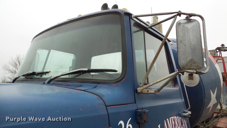 image for item DA7284 1989 Ford L9000 ready mix truck