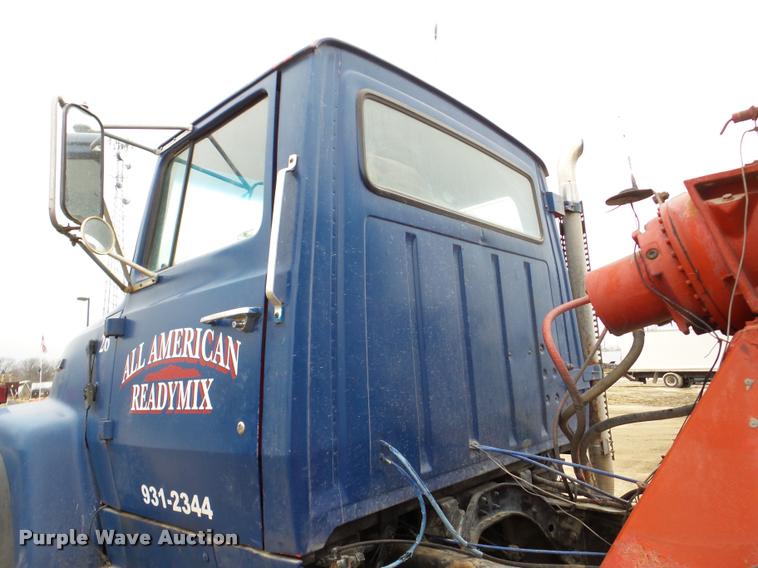 image for item DA7284 1989 Ford L9000 ready mix truck