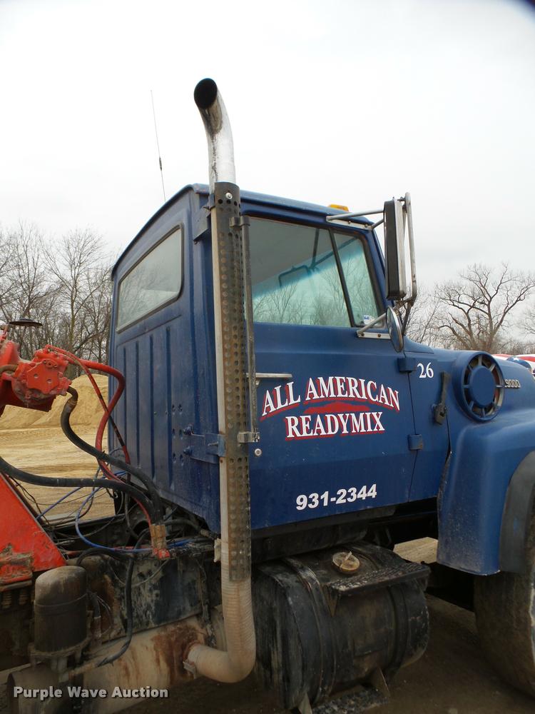 image for item DA7284 1989 Ford L9000 ready mix truck