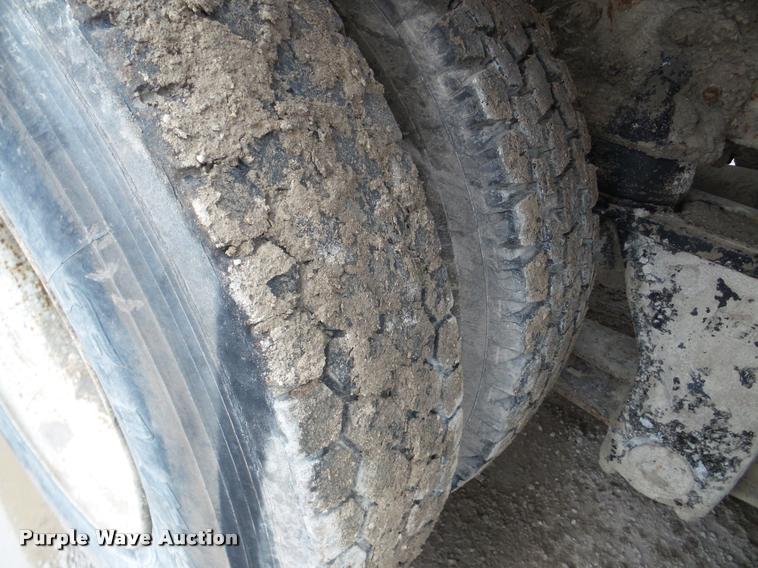 image for item DA7284 1989 Ford L9000 ready mix truck