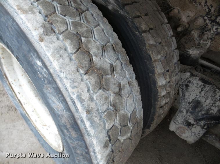 image for item DA7284 1989 Ford L9000 ready mix truck