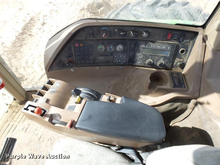 image for item DA7612 1998 John Deere 8400 MFWD tractor