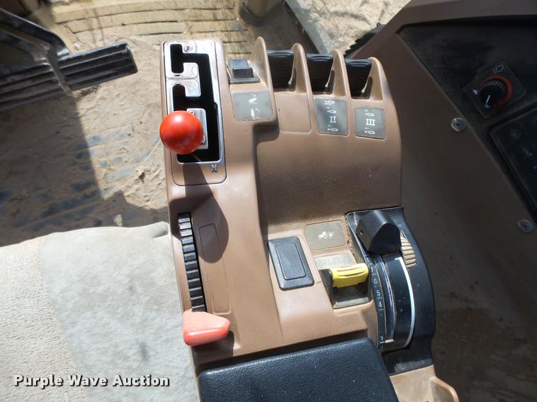 image for item DA7612 1998 John Deere 8400 MFWD tractor