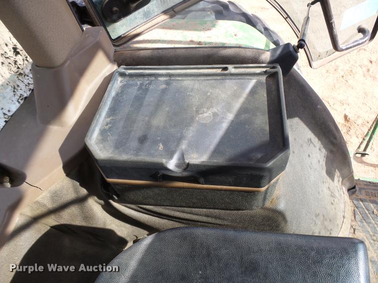 image for item DA7612 1998 John Deere 8400 MFWD tractor