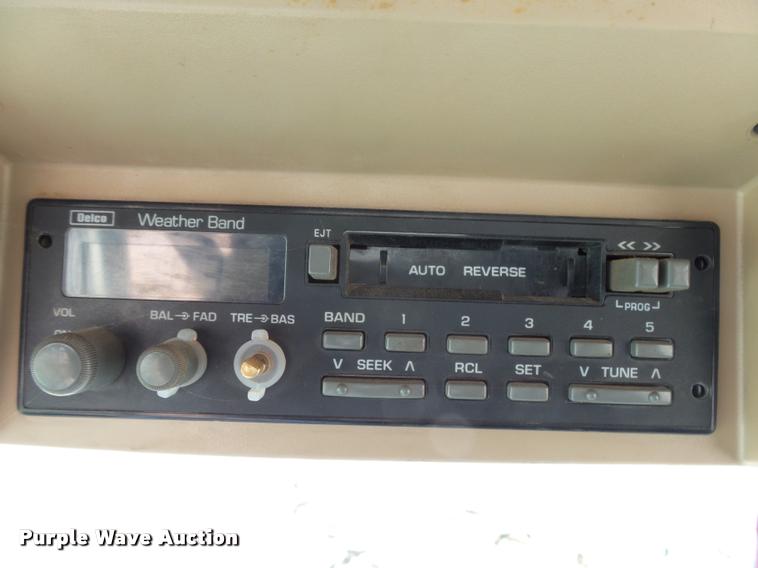 image for item DA7612 1998 John Deere 8400 MFWD tractor