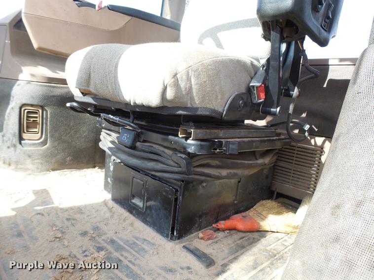 image for item DA7612 1998 John Deere 8400 MFWD tractor