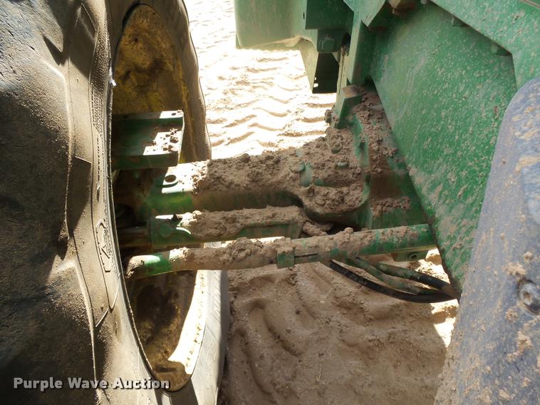 image for item DA7612 1998 John Deere 8400 MFWD tractor