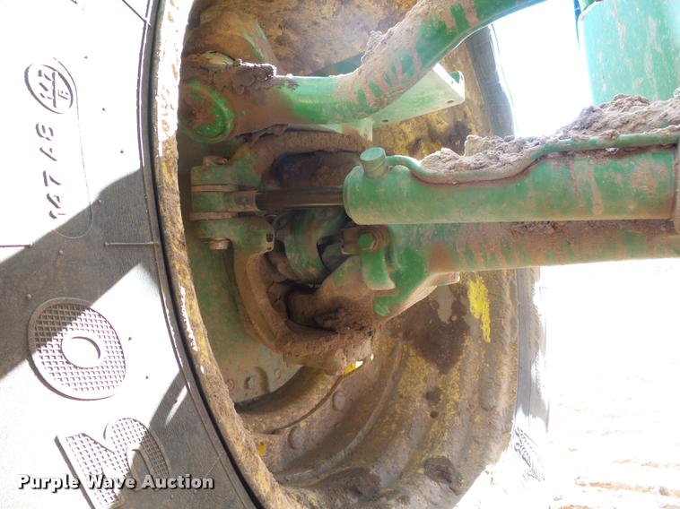 image for item DA7612 1998 John Deere 8400 MFWD tractor