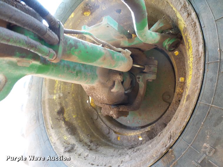 image for item DA7612 1998 John Deere 8400 MFWD tractor