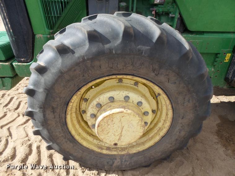 image for item DA7612 1998 John Deere 8400 MFWD tractor