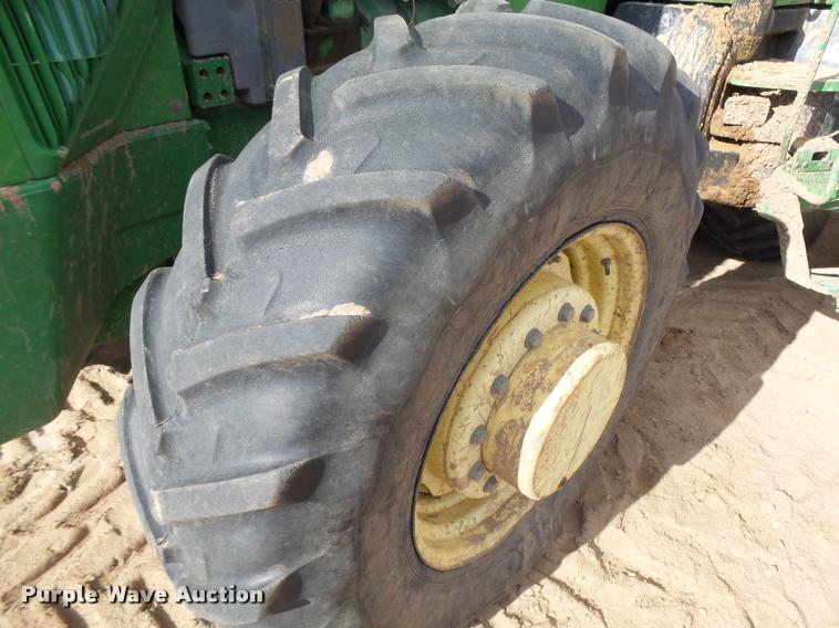 image for item DA7612 1998 John Deere 8400 MFWD tractor