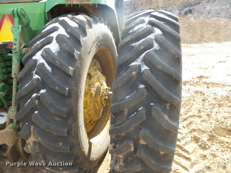 image for item DA7612 1998 John Deere 8400 MFWD tractor