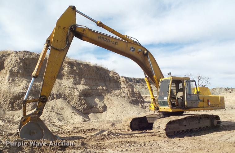 image for item DA7613 1991 John Deere 892D LC excavator