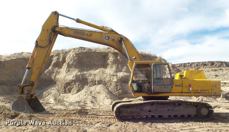image for item DA7613 1991 John Deere 892D LC excavator