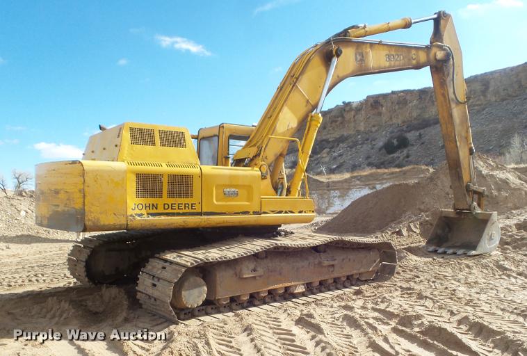 image for item DA7613 1991 John Deere 892D LC excavator